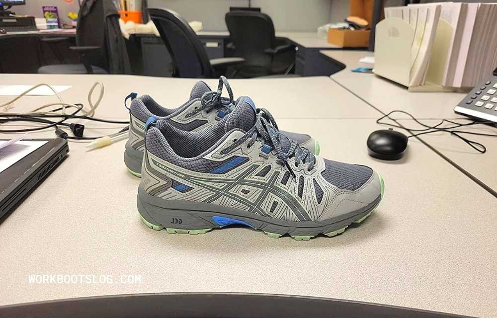 Gel-Venture 7 running shoes.